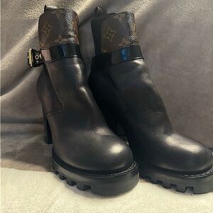 Louis Vuitton ankle boots used no damage.